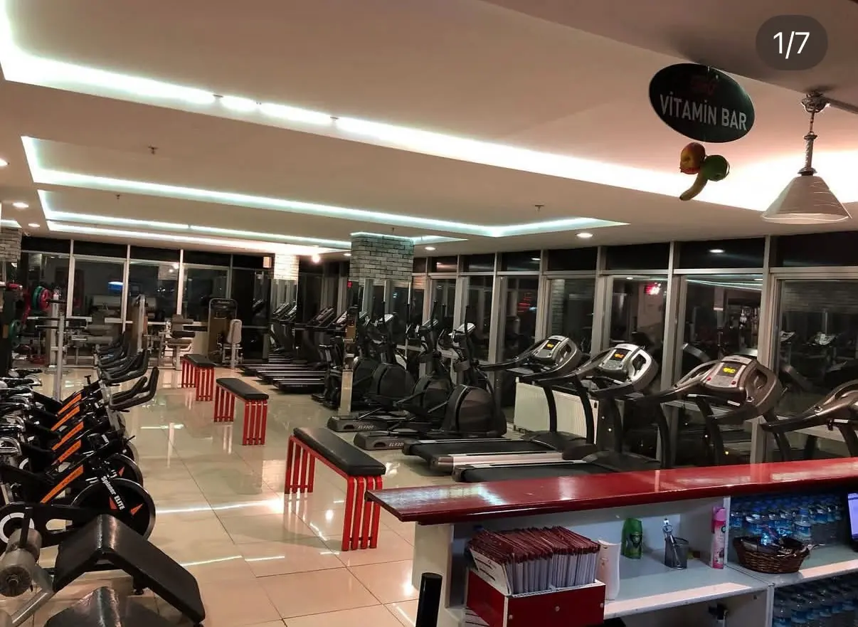 Form Spor kardiyo ve koşu bandı alanı